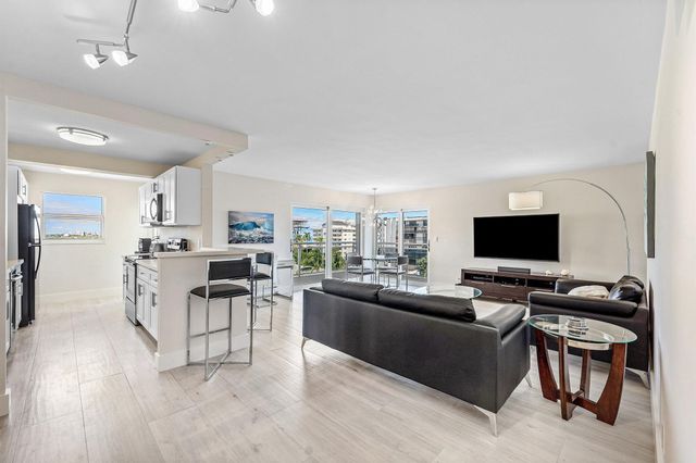 1160 Hillsboro Mile 607, Hillsboro Beach, FL 33062