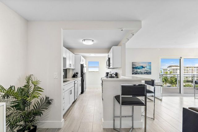 1160 Hillsboro Mile 607, Hillsboro Beach, FL 33062