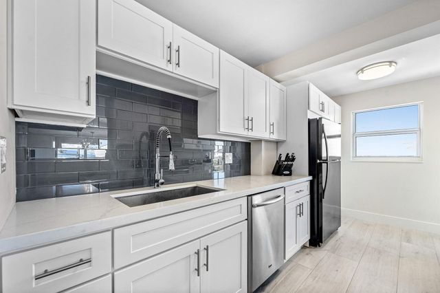 1160 Hillsboro Mile 607, Hillsboro Beach, FL 33062