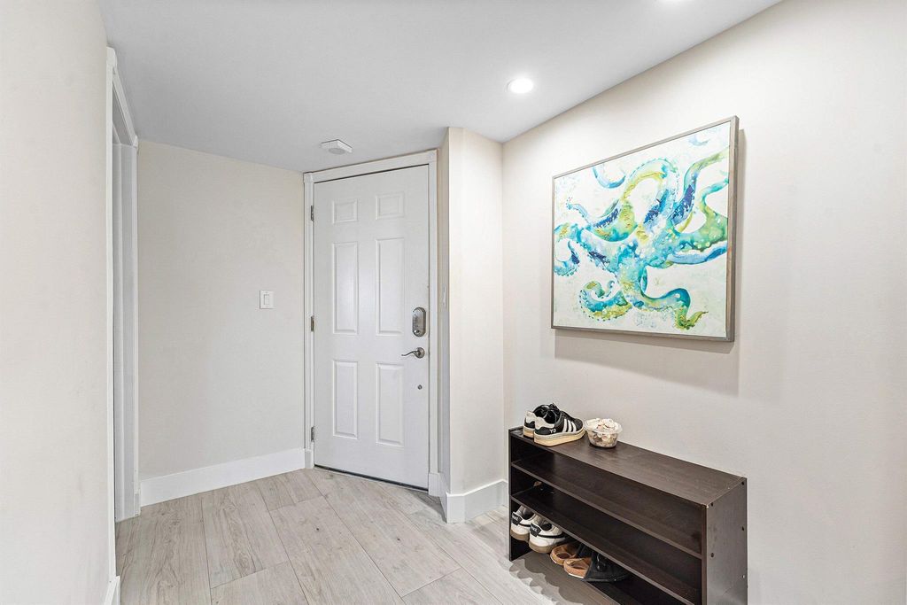 1160 Hillsboro Mile 607, Hillsboro Beach, FL 33062