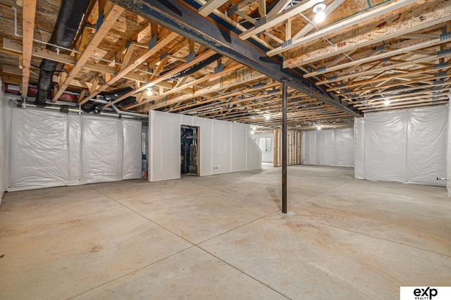 18750 Pinehurst Avenue, Gretna, NE 68028