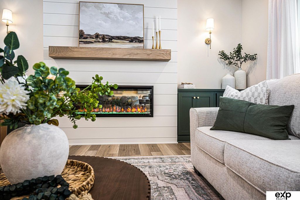 18750 Pinehurst Avenue, Gretna, NE 68028