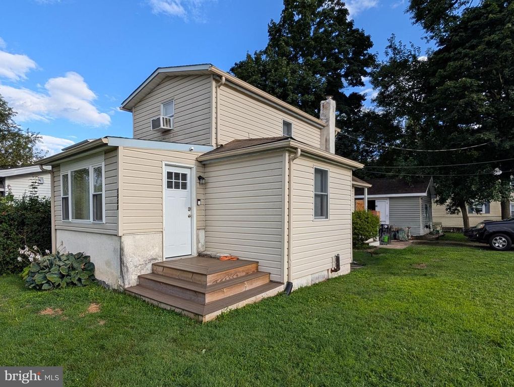 1203 CLAYTON, FEASTERVILLE TREVOSE, PA 19053 — exterior