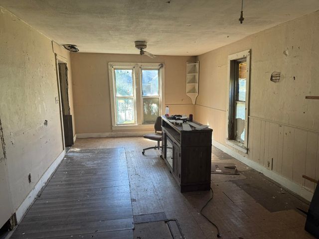 111 W Cofield Street, Aurora, MO 65605