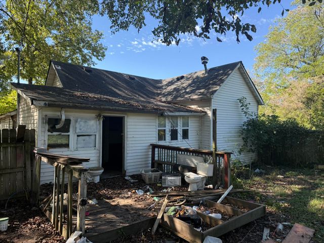 111 W Cofield Street, Aurora, MO 65605