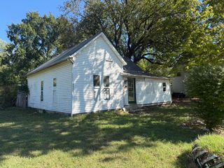 111 W Cofield Street, Aurora, MO 65605