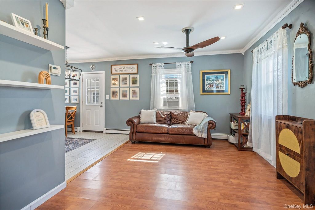 422 Myrtle Avenue, West Islip, NY 11795 — photo 3
