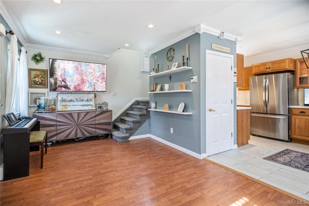 422 Myrtle Avenue, West Islip, NY 11795 — photo 4