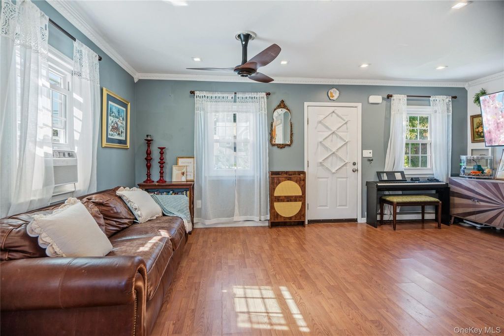 422 Myrtle Avenue, West Islip, NY 11795 — photo 5