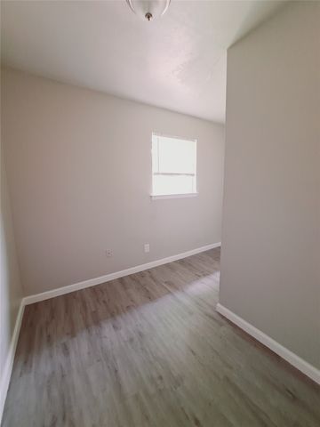 633 Rutgers Drive, Lancaster, TX 75134