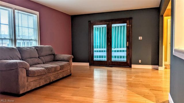25 Trenton Square, Euclid, OH 44143