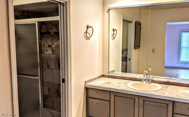 25 Trenton Square, Euclid, OH 44143