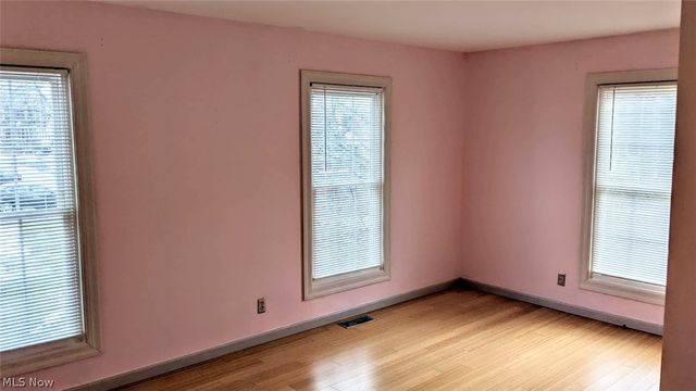 25 Trenton Square, Euclid, OH 44143