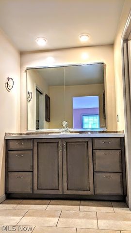 25 Trenton Square, Euclid, OH 44143