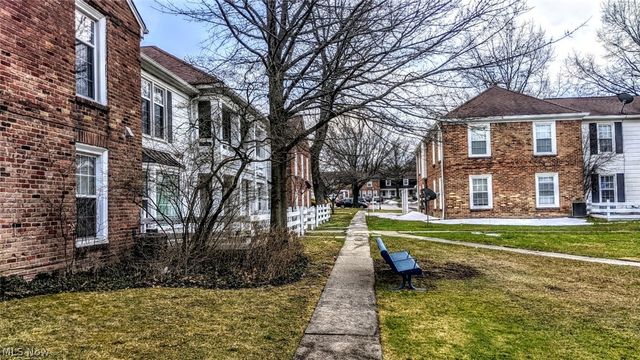 25 Trenton Square, Euclid, OH 44143