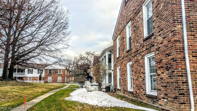 25 Trenton Square, Euclid, OH 44143