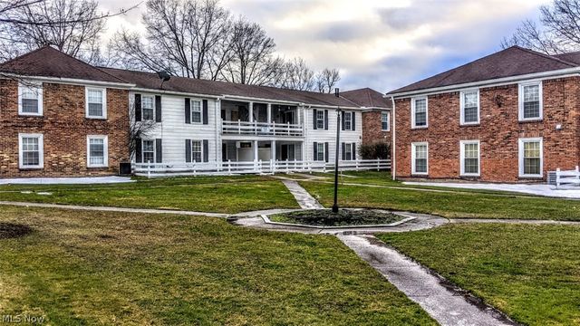 25 Trenton Square, Euclid, OH 44143