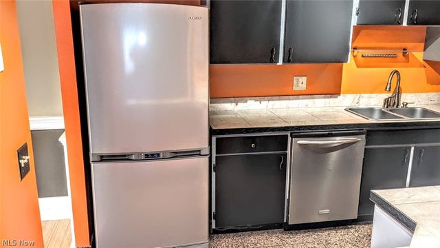25 Trenton Square, Euclid, OH 44143