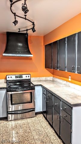 25 Trenton Square, Euclid, OH 44143
