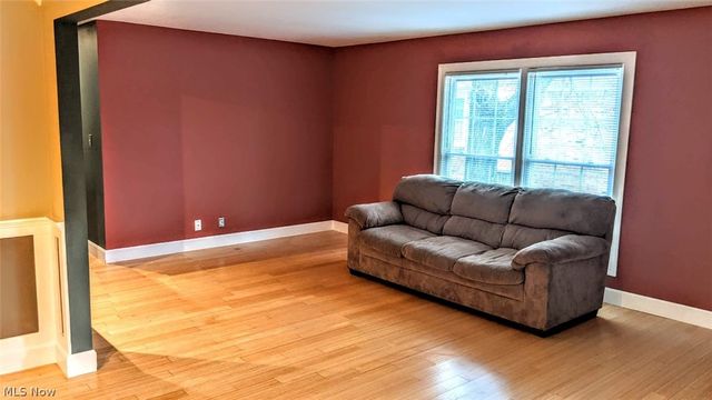 25 Trenton Square, Euclid, OH 44143