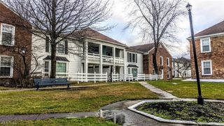 25 Trenton Square, Euclid, OH 44143