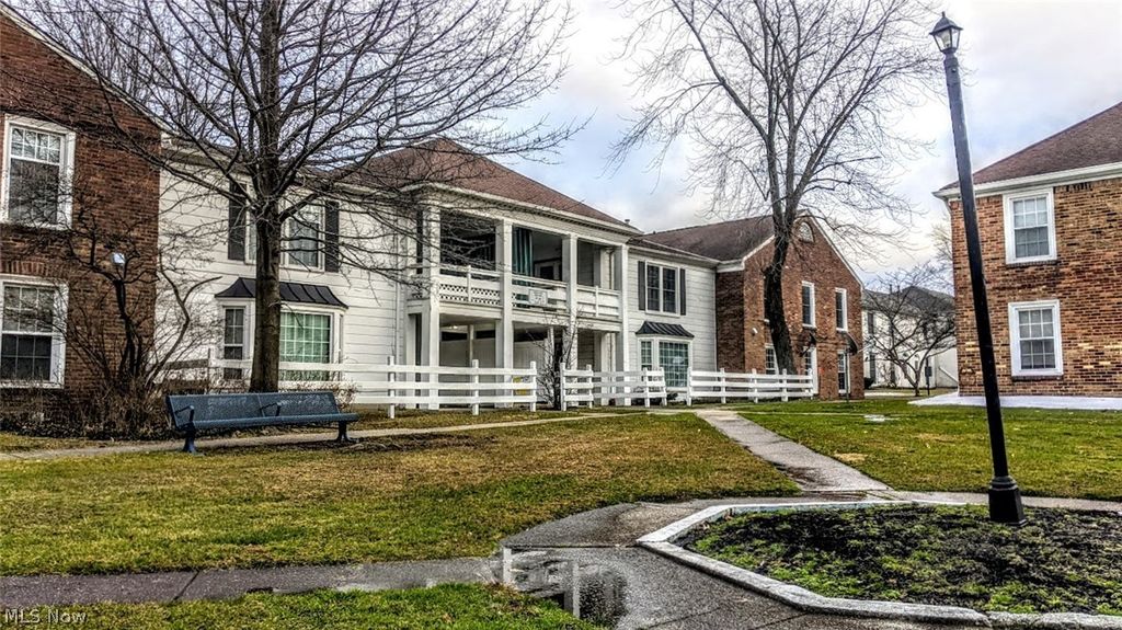 25 Trenton Square, Euclid, OH 44143