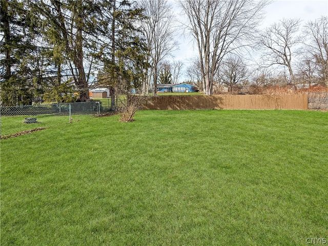 128 Northfield Drive, Clay, NY 13212