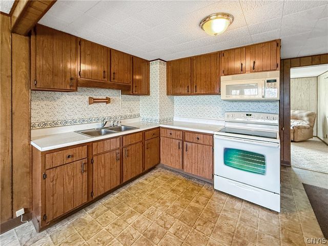 128 Northfield Drive, Clay, NY 13212