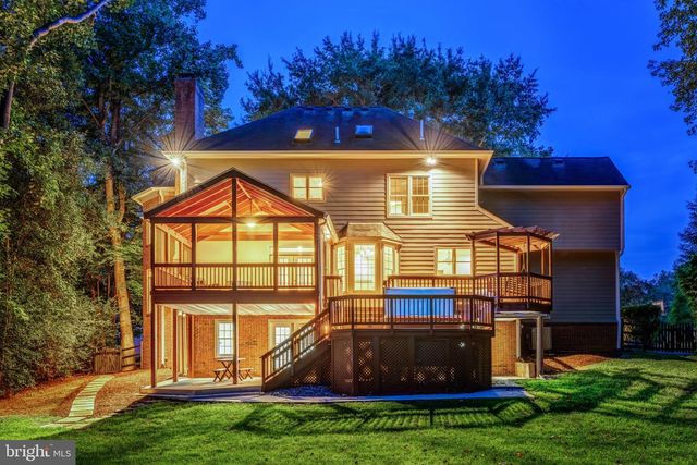 11183 LONGWOOD GROVE DR, Reston, VA 20194
