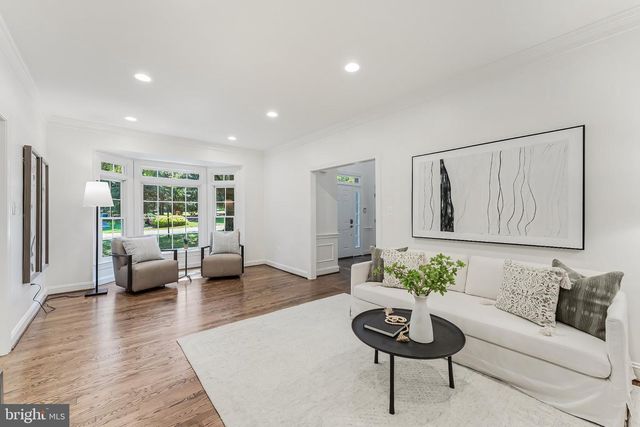 11183 LONGWOOD GROVE DR, Reston, VA 20194