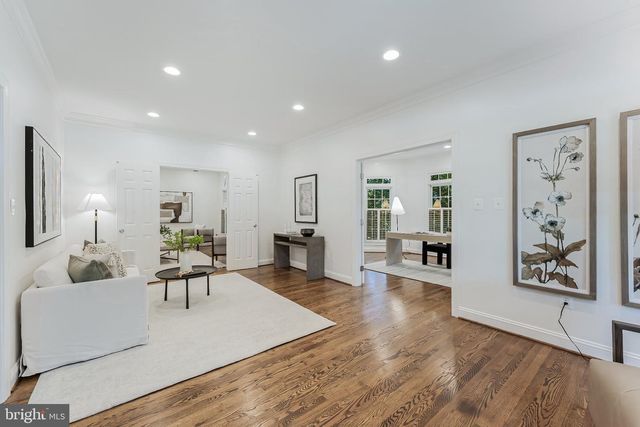 11183 LONGWOOD GROVE DR, Reston, VA 20194