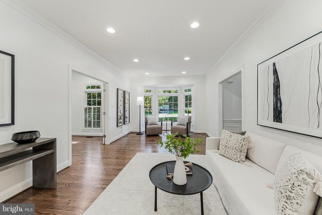 11183 LONGWOOD GROVE DR, Reston, VA 20194