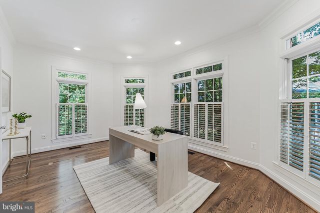 11183 LONGWOOD GROVE DR, Reston, VA 20194