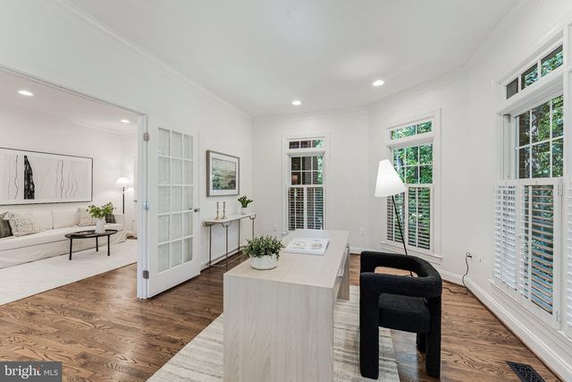 11183 LONGWOOD GROVE DR, Reston, VA 20194