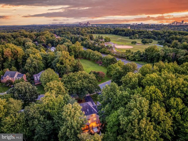 11183 LONGWOOD GROVE DR, Reston, VA 20194