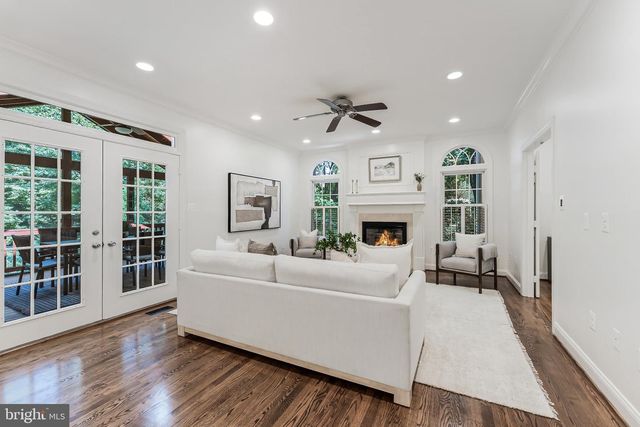 11183 LONGWOOD GROVE DR, Reston, VA 20194