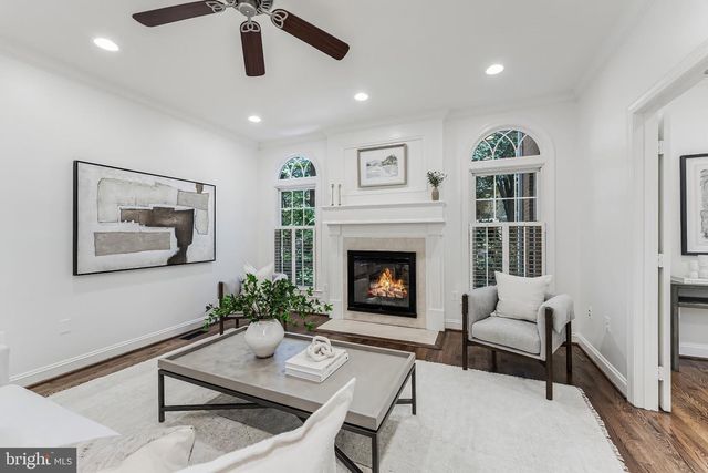 11183 LONGWOOD GROVE DR, Reston, VA 20194
