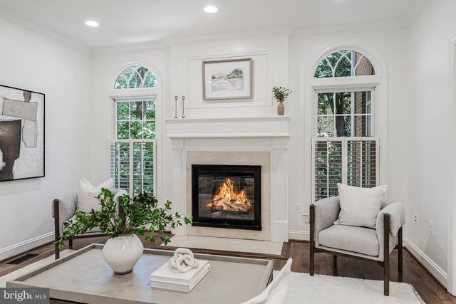 11183 LONGWOOD GROVE DR, Reston, VA 20194