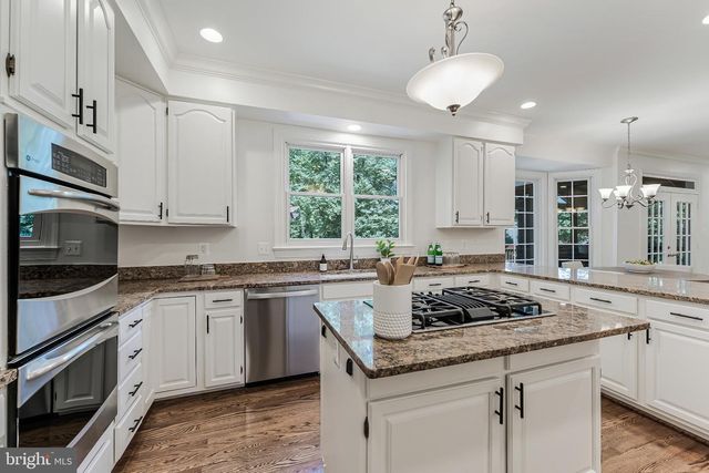 11183 LONGWOOD GROVE DR, Reston, VA 20194