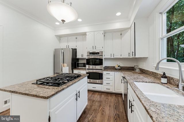 11183 LONGWOOD GROVE DR, Reston, VA 20194