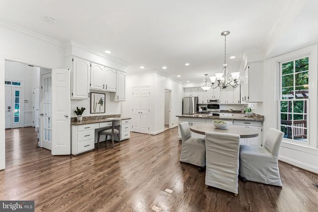 11183 LONGWOOD GROVE DR, Reston, VA 20194