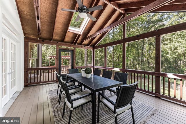 11183 LONGWOOD GROVE DR, Reston, VA 20194