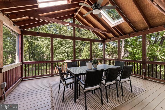 11183 LONGWOOD GROVE DR, Reston, VA 20194