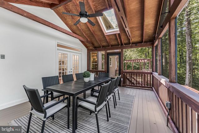 11183 LONGWOOD GROVE DR, Reston, VA 20194