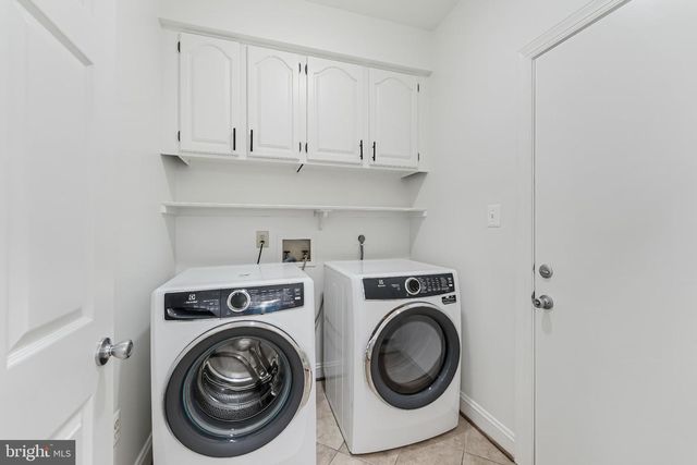 11183 LONGWOOD GROVE DR, Reston, VA 20194