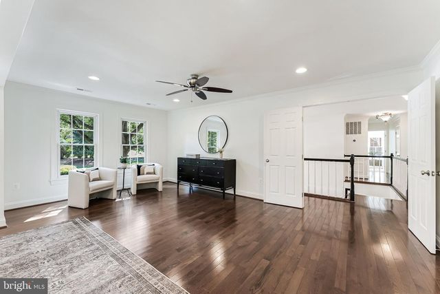 11183 LONGWOOD GROVE DR, Reston, VA 20194