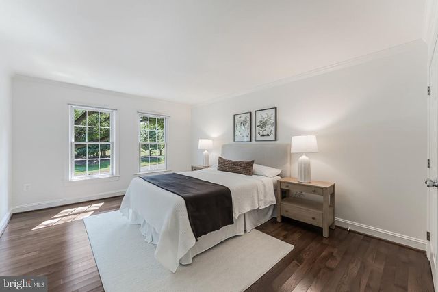 11183 LONGWOOD GROVE DR, Reston, VA 20194