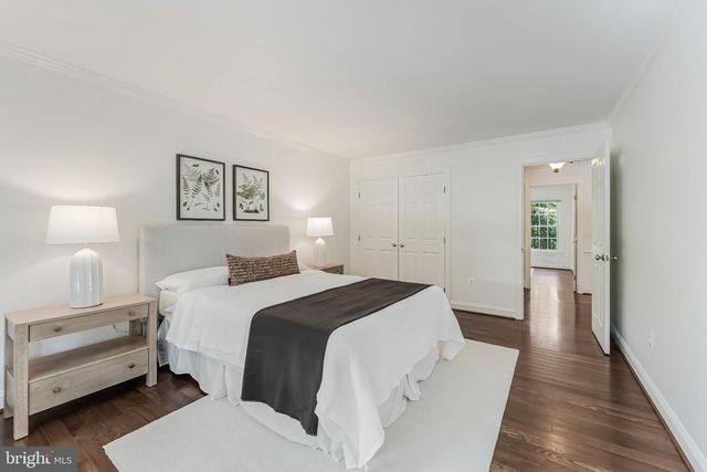 11183 LONGWOOD GROVE DR, Reston, VA 20194