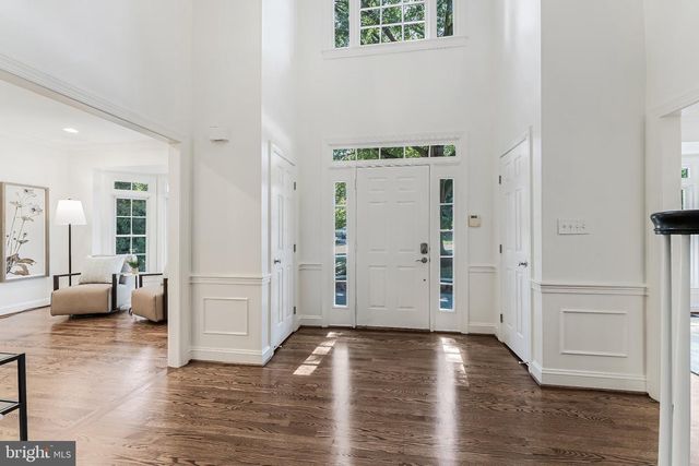 11183 LONGWOOD GROVE DR, Reston, VA 20194