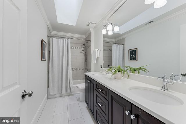 11183 LONGWOOD GROVE DR, Reston, VA 20194
